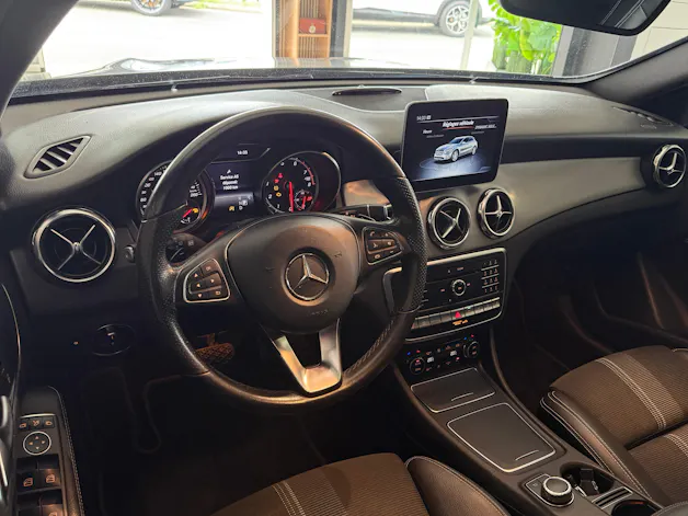 MERCEDES-BENZ GLA 220 Urban 4Matic 7G-DCT