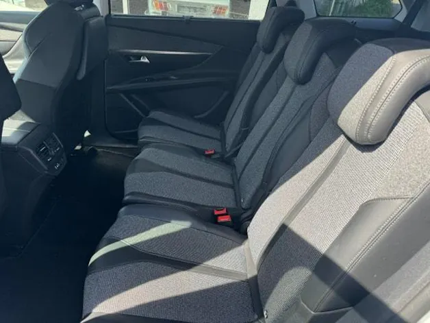 PEUGEOT 5008 1.2 Pure Tech Allure