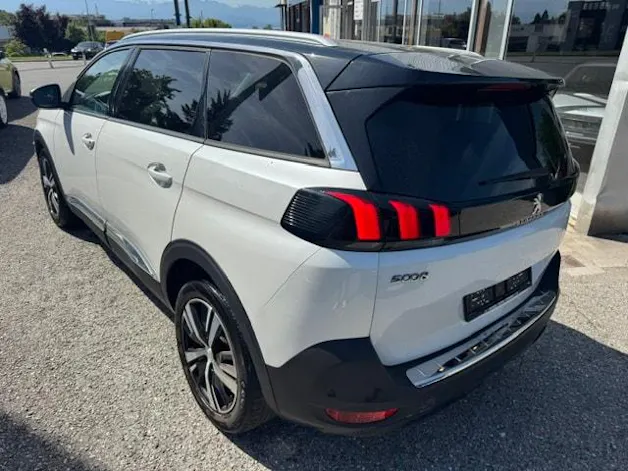 PEUGEOT 5008 1.2 Pure Tech Allure
