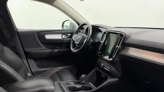VOLVO XC40 2.0 D4 Momentum AWD