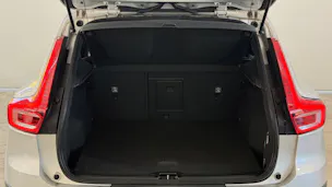 VOLVO XC40 2.0 D4 Momentum AWD