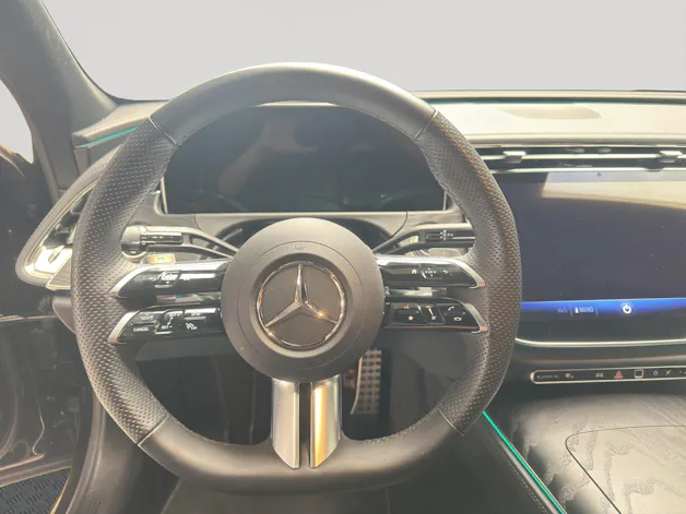 MERCEDES-BENZ E 220 d AMG Line Night 9G-Tronic