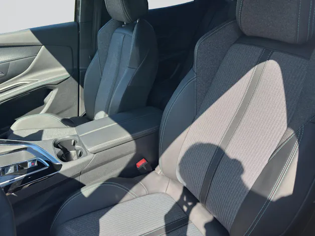 PEUGEOT 3008 1.2 PureTech Allure Pack EAT8