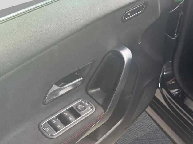 MERCEDES-BENZ A 180 AMG Line 7G-DCT