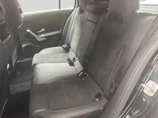 MERCEDES-BENZ A 180 AMG Line 7G-DCT