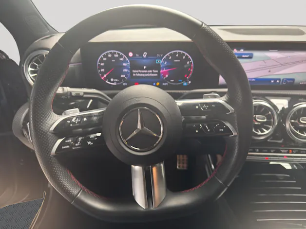 MERCEDES-BENZ A 180 AMG Line 7G-DCT