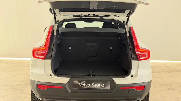 VOLVO XC40 2.0 B3 MH Plus Dark