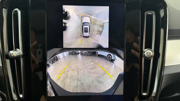 VOLVO XC40 2.0 B3 MH Plus Dark
