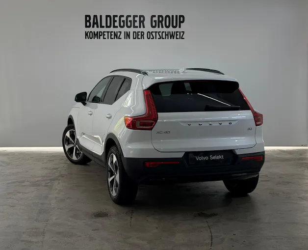 VOLVO XC40 2.0 B3 MH Plus Dark