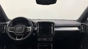 VOLVO XC40 2.0 B3 MH Plus Dark