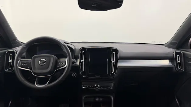 VOLVO XC40 2.0 B3 MH Plus Dark