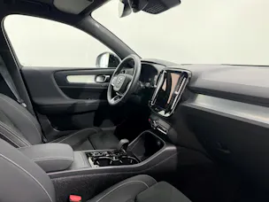 VOLVO XC40 2.0 B3 MH Plus Dark