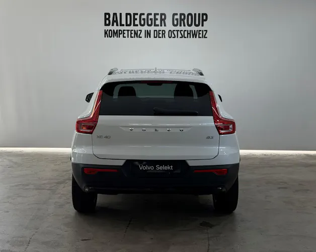 VOLVO XC40 2.0 B3 MH Plus Dark