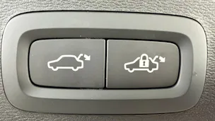 VOLVO XC40 2.0 B3 MH Plus Dark