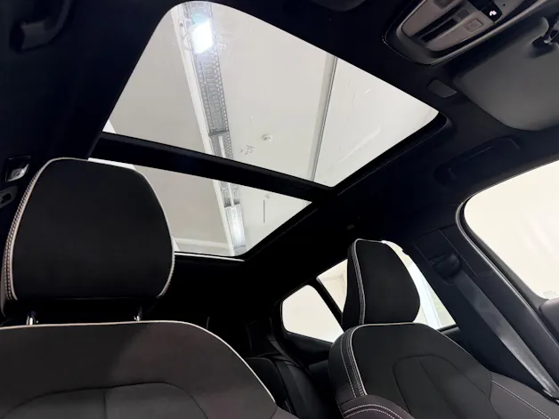 VOLVO XC40 2.0 B3 MH Plus Dark