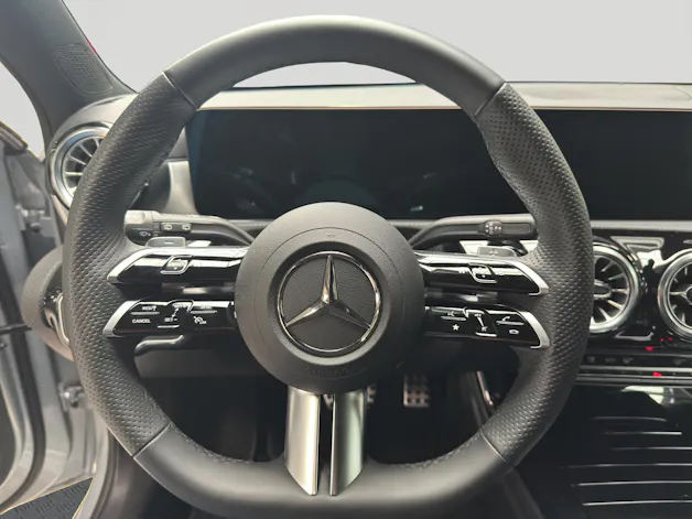 MERCEDES-BENZ A 200 7G-DCT AMG Line Night