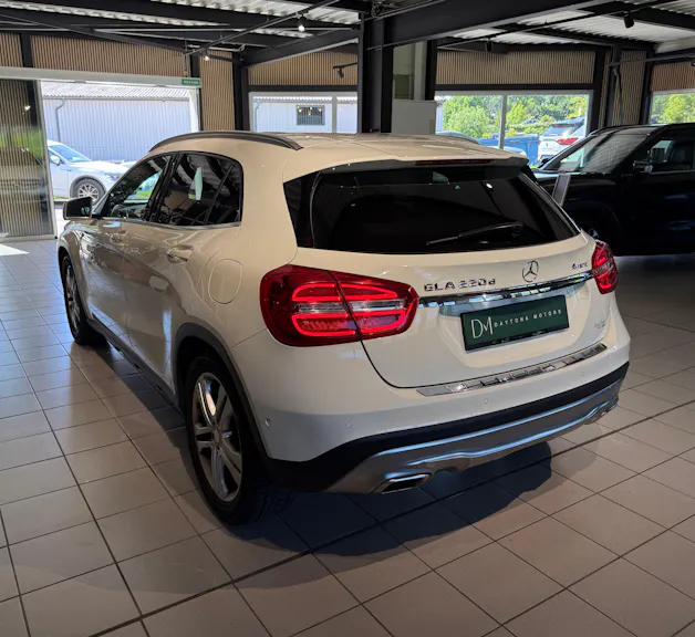 MERCEDES-BENZ GLA 220 d Urban 4Matic 7G-DCT