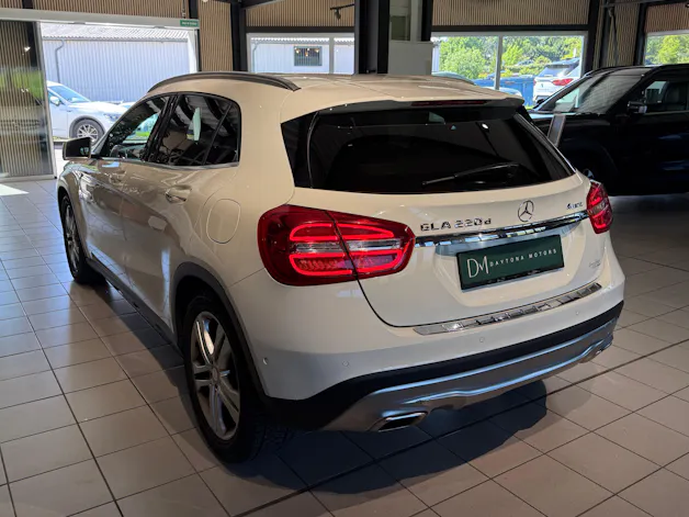MERCEDES-BENZ GLA 220 d Urban 4Matic 7G-DCT