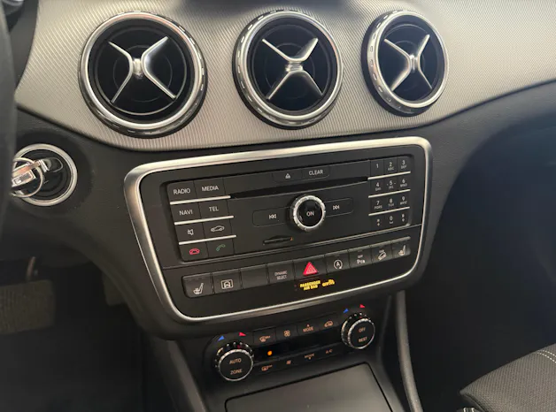 MERCEDES-BENZ GLA 220 d Urban 4Matic 7G-DCT