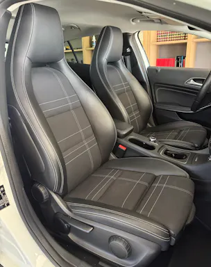 MERCEDES-BENZ GLA 220 d Urban 4Matic 7G-DCT