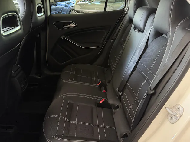 MERCEDES-BENZ GLA 220 d Urban 4Matic 7G-DCT