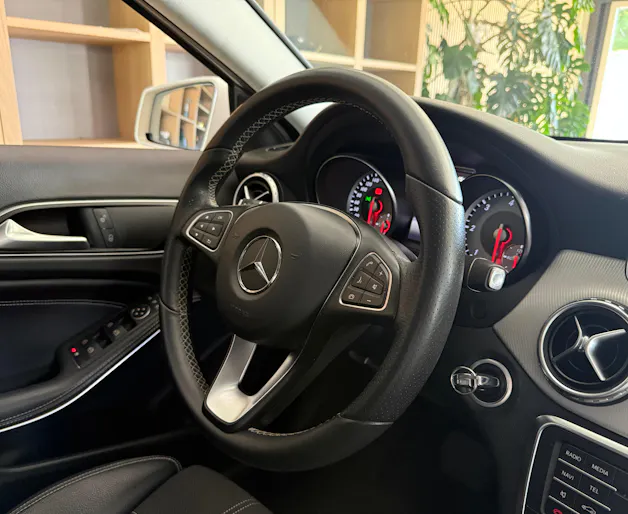 MERCEDES-BENZ GLA 220 d Urban 4Matic 7G-DCT