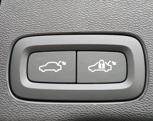 VOLVO XC60 2.0 T6 TE Ultra Dark eAWD