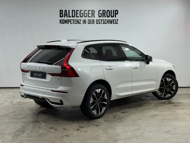 VOLVO XC60 2.0 T6 TE Ultra Dark eAWD