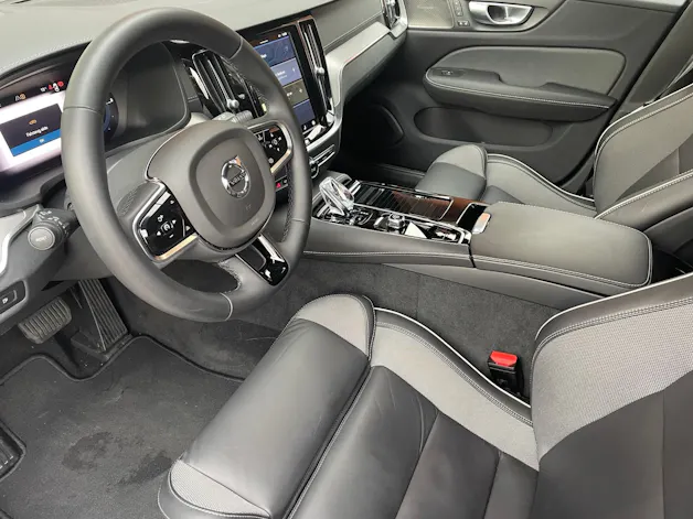 VOLVO V60 T6e AWD Ultim Dark