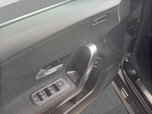 MERCEDES-BENZ A 200 AMG Line Limousine 7G-DCT