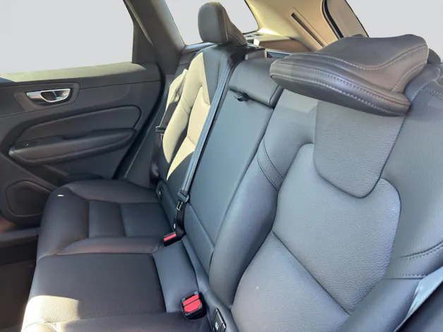 VOLVO XC60 B5 Benzin Mild Hybrid AWD Plus Dark Geartronic