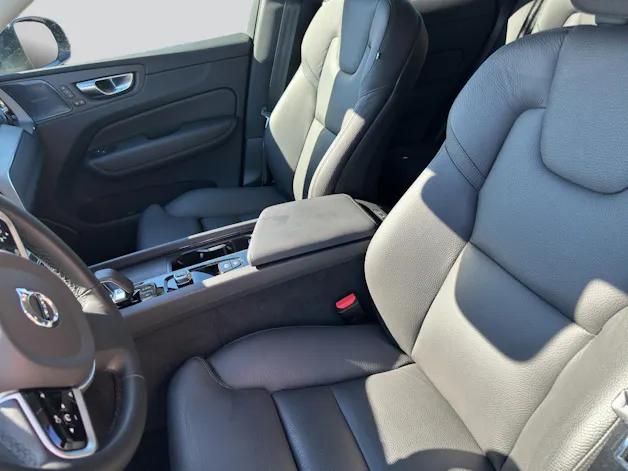 VOLVO XC60 B5 Benzin Mild Hybrid AWD Plus Dark Geartronic