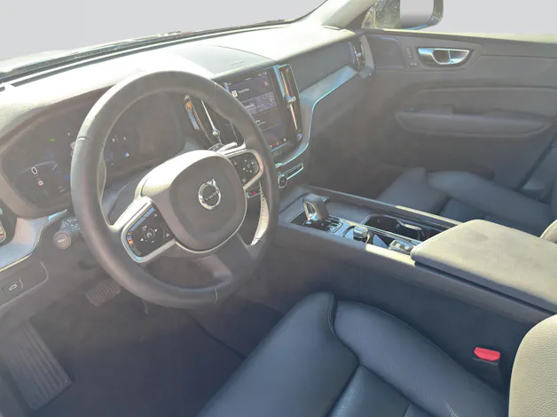 VOLVO XC60 B5 Benzin Mild Hybrid AWD Plus Dark Geartronic