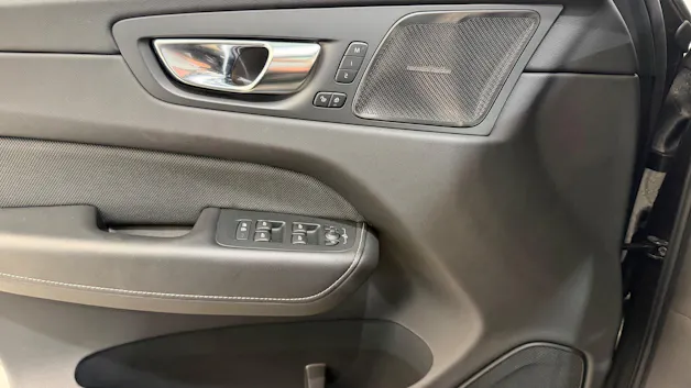 VOLVO XC60 2.0 T6 TE Plus Dark eAWD