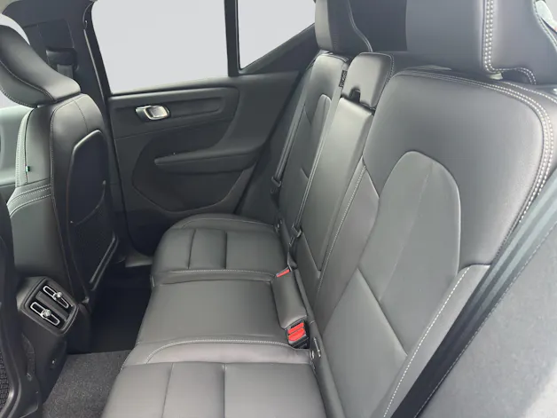 VOLVO XC40 B4 Benzin Mild Hybrid Plus Dark DCT
