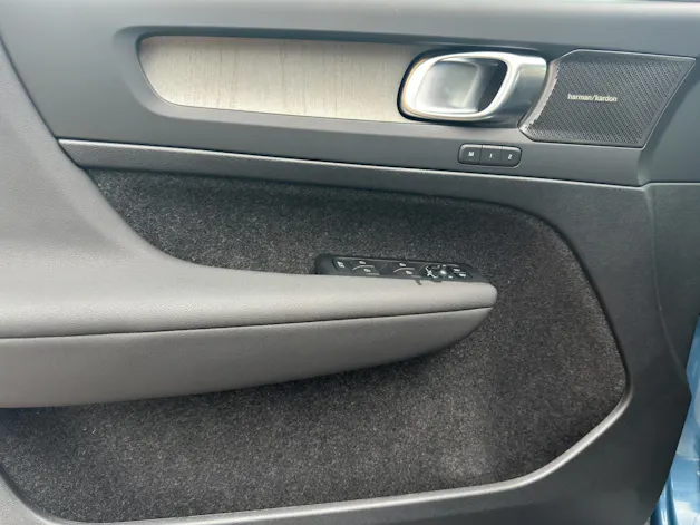 VOLVO XC40 B4 Benzin Mild Hybrid Plus Dark DCT