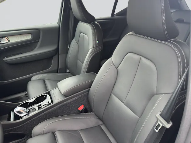 VOLVO XC40 B4 Benzin Mild Hybrid Plus Dark DCT
