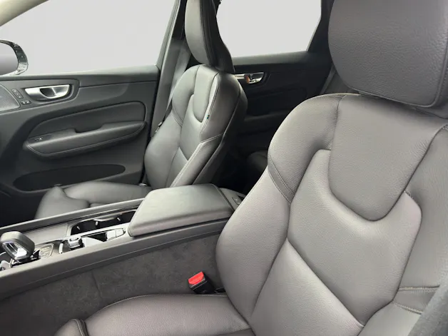 VOLVO XC60 B4 Diesel Mild Hybrid AWD Plus Dark Geartronic