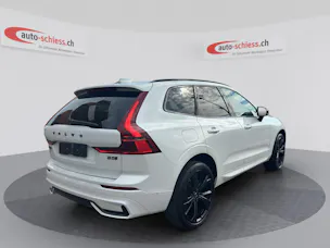 VOLVO XC60 B5 Benzin Mild Hybrid AWD Plus Black Edition Geartronic