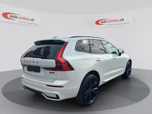 VOLVO XC60 B5 Benzin Mild Hybrid AWD Plus Black Edition Geartronic