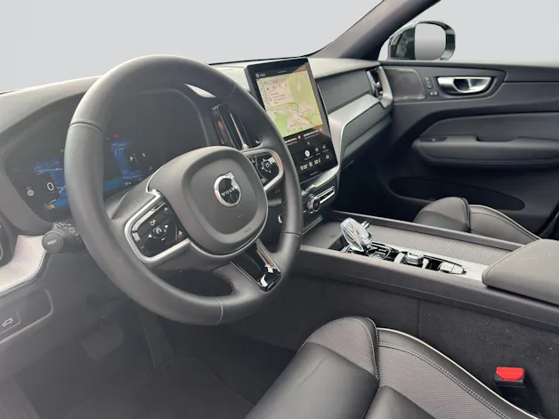 VOLVO XC60 B5 Benzin Mild Hybrid AWD Plus Black Edition Geartronic