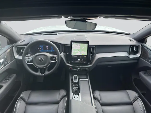 VOLVO XC60 B5 Benzin Mild Hybrid AWD Plus Black Edition Geartronic