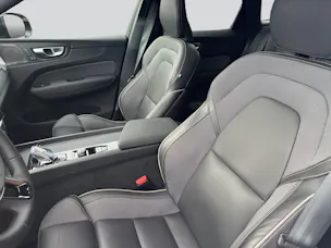 VOLVO XC60 B5 Benzin Mild Hybrid AWD Plus Black Edition Geartronic