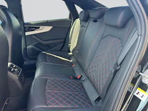 AUDI A4 40 TDI S line S-tronic Black