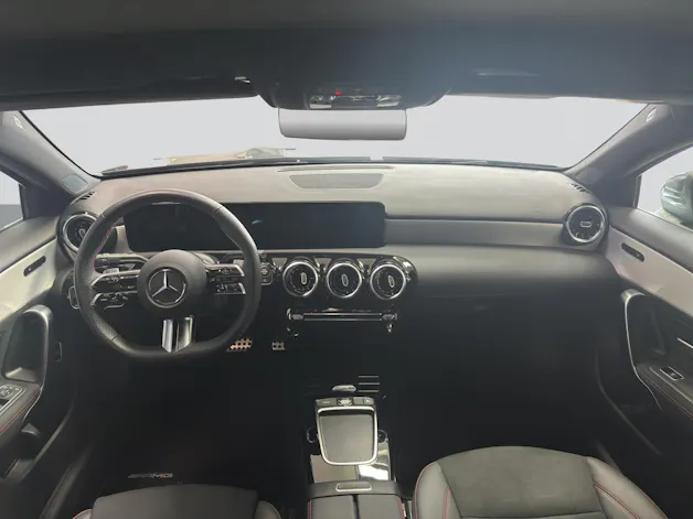 MERCEDES-BENZ A 200 7G-DCT AMG-LINE
