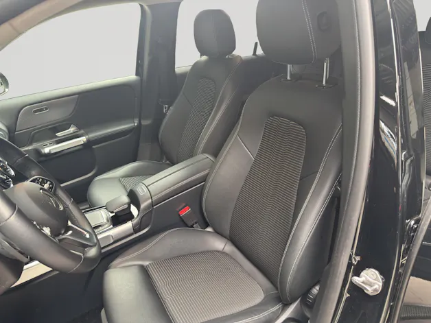 MERCEDES-BENZ GLB 200 4Matic Progressive 8G-Tronic