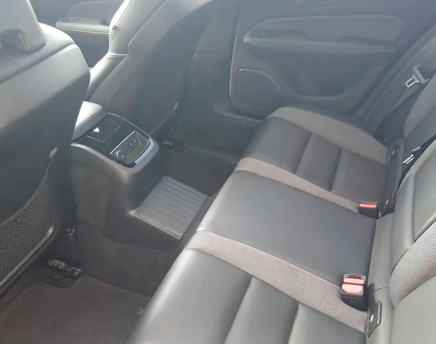 VOLVO V60 2.0 T8 TE Ultra Dark eAWD