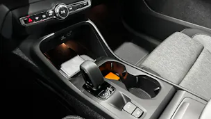 VOLVO XC40 2.0 B3 MH Core