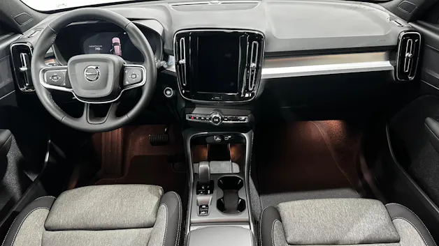 VOLVO XC40 2.0 B3 MH Core