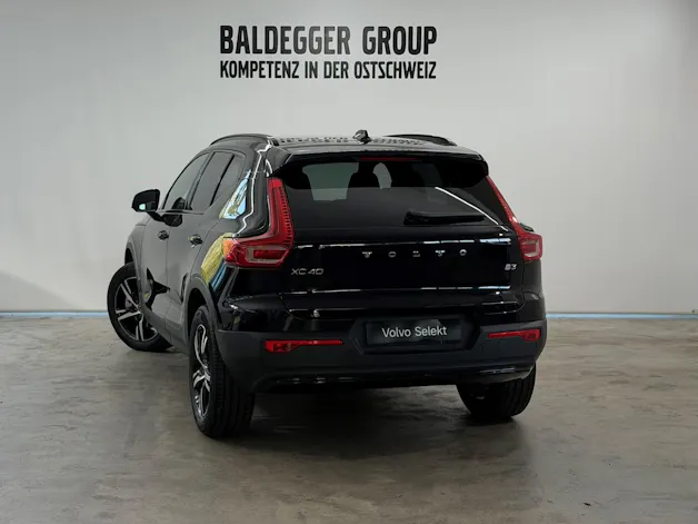 VOLVO XC40 2.0 B3 MH Plus Dark